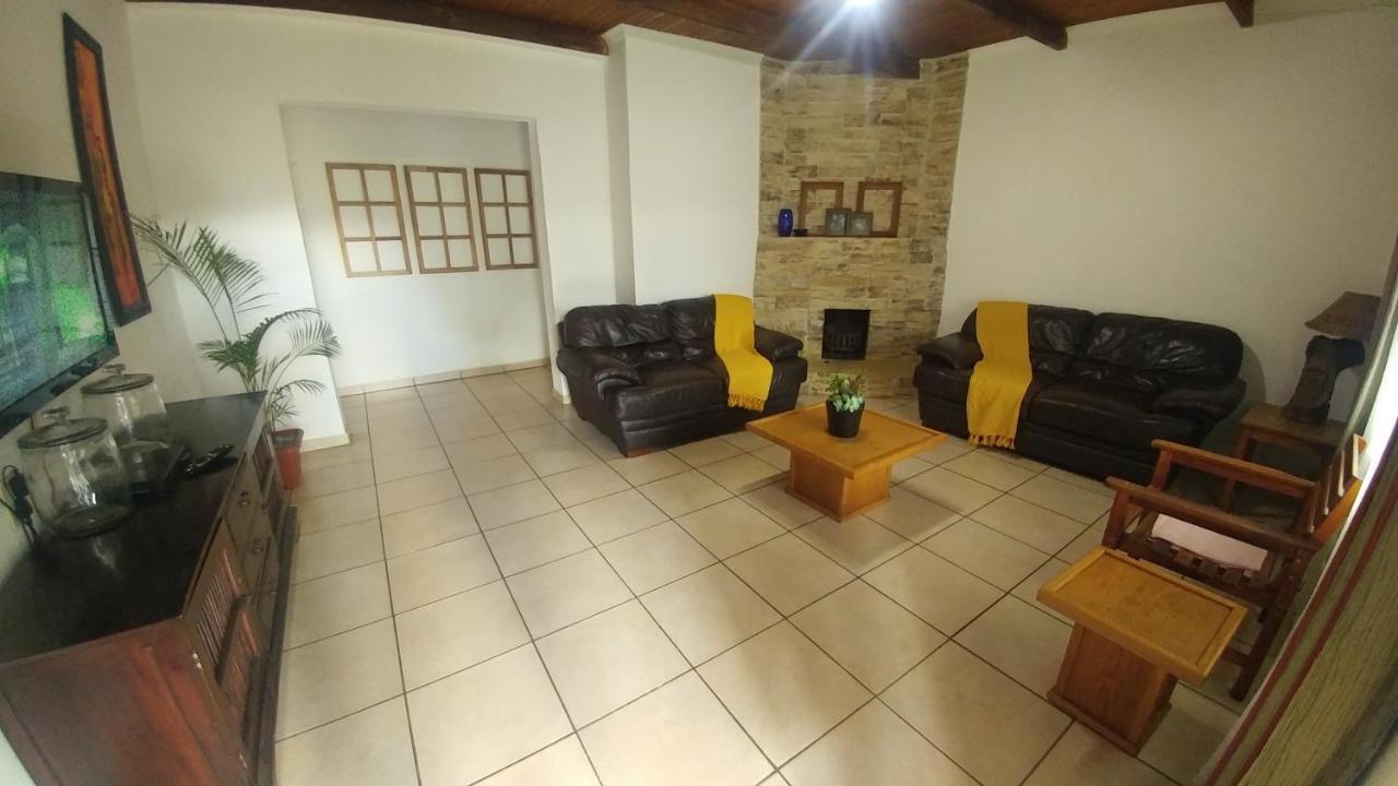 Four Seasons Self-Catering Guest House Graskop Bagian luar foto