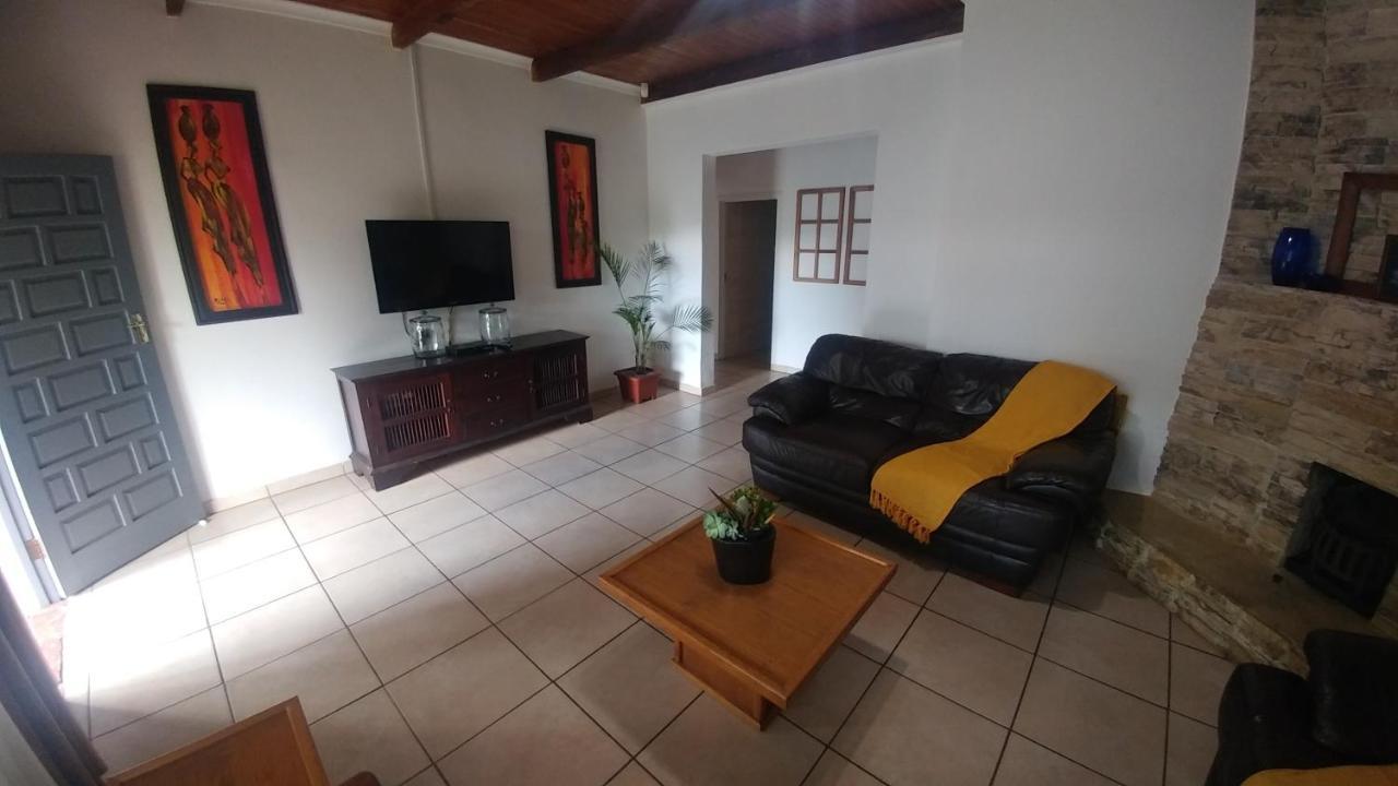 Four Seasons Self-Catering Guest House Graskop Bagian luar foto