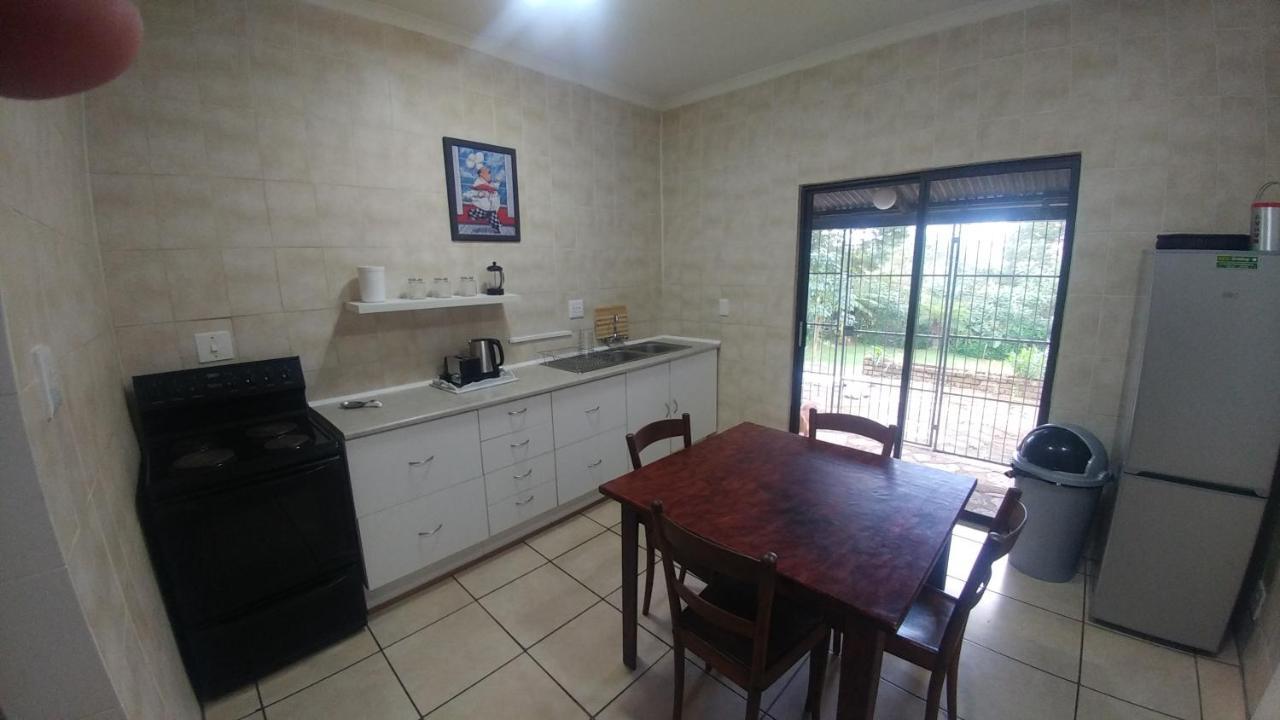 Four Seasons Self-Catering Guest House Graskop Bagian luar foto