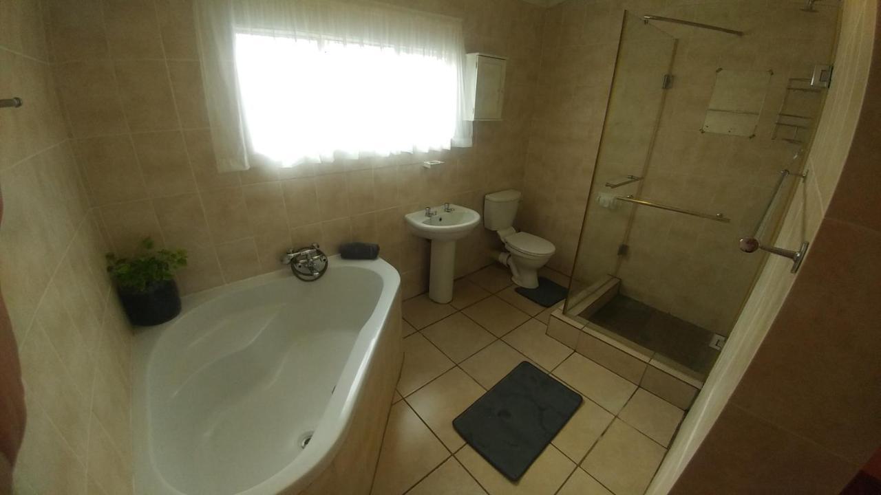 Four Seasons Self-Catering Guest House Graskop Bagian luar foto